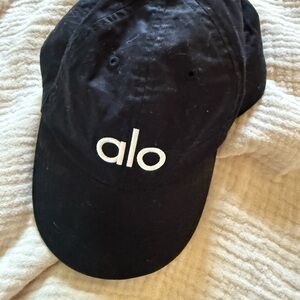 Alo Yoga adjustable black hat